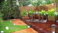 SOS Jardin : se protéger des voisins grâce à une terrasse en bois