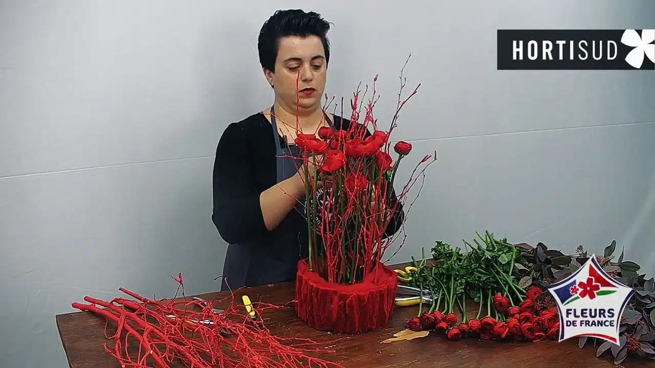 Bonjour les fleuristes ! Des renoncules rouges pour un Noël coloré par Charline Pritscaloff