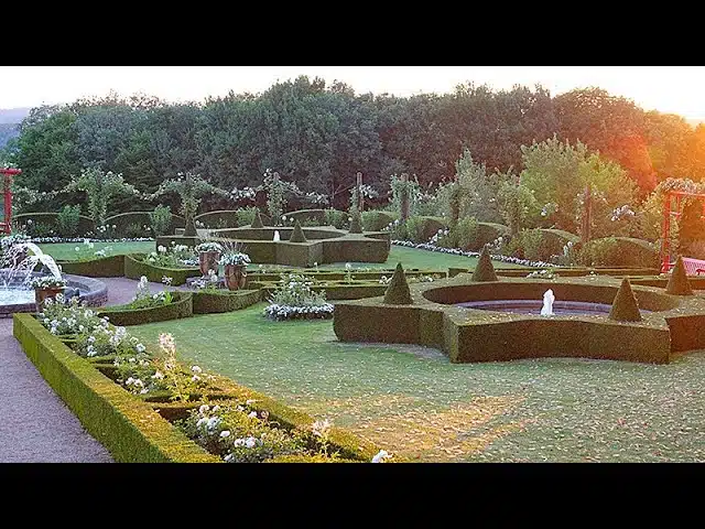 JARDINS SECRETS ET FLEURIS AU MANOIR D’EYRIGNAC