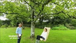 Créer une chaise suspendue dans votre jardin - Do it Yourself - Silence ça Pousse