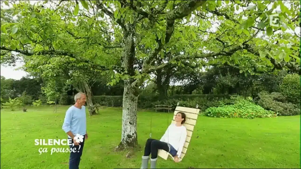 Créer une chaise suspendue dans votre jardin - Do it Yourself - Silence ça Pousse