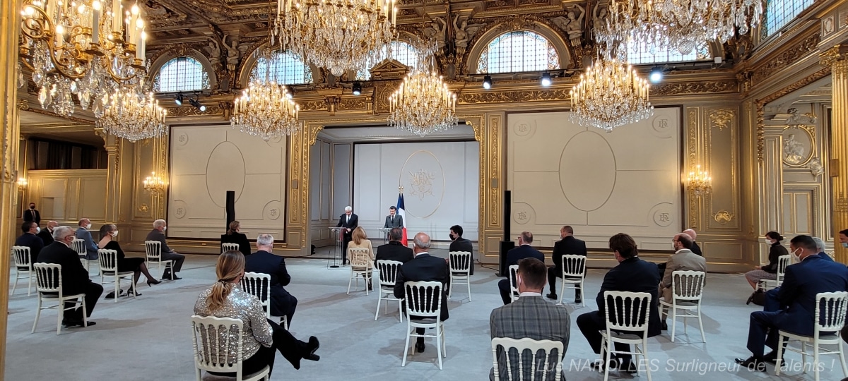 Palais de l’Elysée – Paris – Emmanuel MACRON : Le Muguet : Du bonheur à la bonne heure !