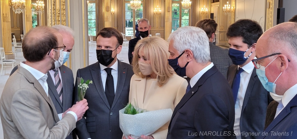 Palais De L'Elysée - Paris - Emmanuel Macron : Le Muguet : Du Bonheur À La Bonne Heure !