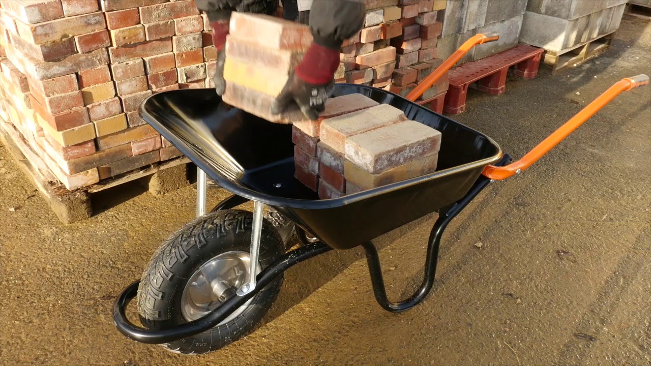 Transport et stockage facilités grâce à la brouette à bras rabattables, Ergo-Compact