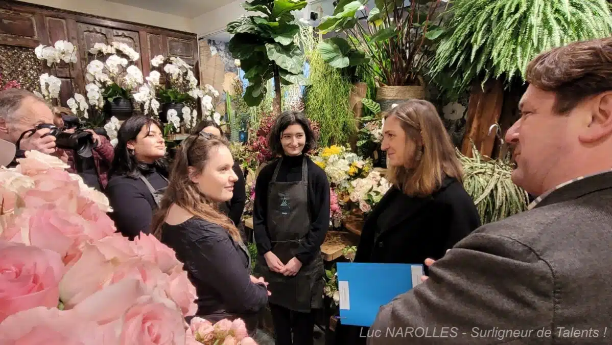 [Photo] Carole GRANDJEAN, ministre déléguée chargée de l’Enseignement et de la Formation professionnels à la rencontre des apprenties de l’École nationale des fleuristes de Paris